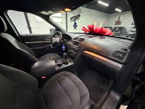 Used 2018 Ford Explorer XLT FWD image 26