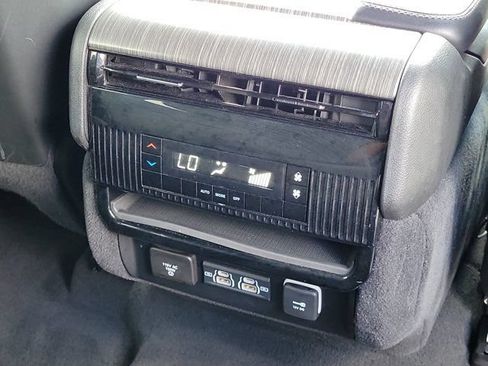 Used 2024 Jeep Wagoneer Series II w/ Flexible Seating Group RWD image 6