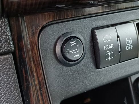 Used 2015 Chevrolet Traverse LT image 24