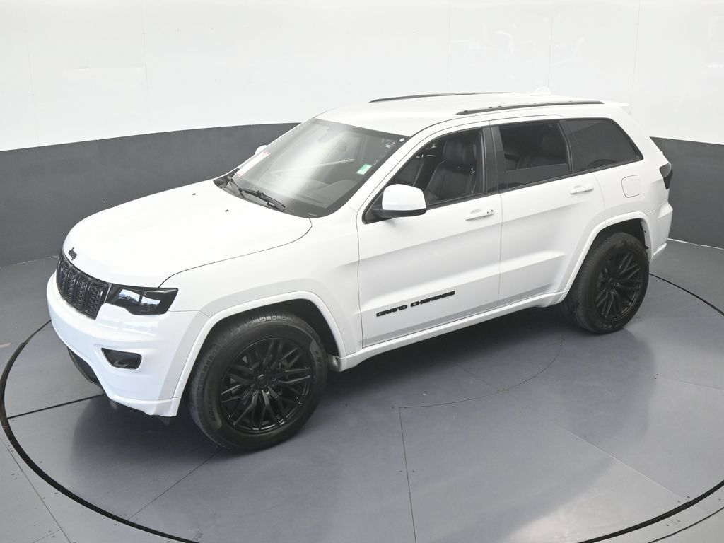 Used 2018 Jeep Grand Cherokee Altitude RWD image 45