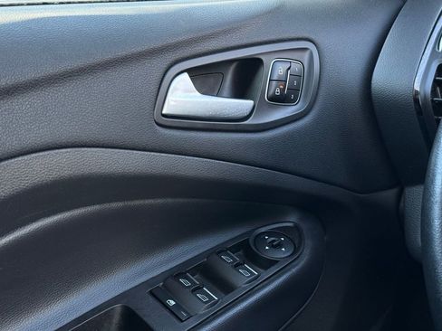 Used 2017 Ford Escape Titanium image 25