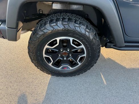 Used 2017 Jeep Wrangler Unlimited Rubicon AWD/4WD image 18