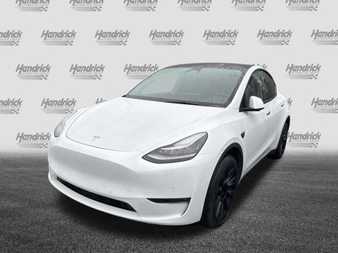 Used 2022 Tesla Model Y Long Range image 10
