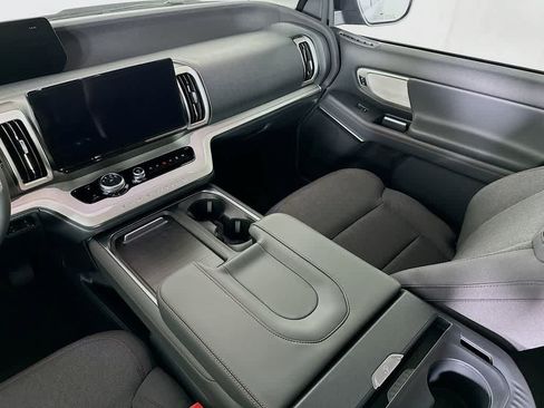 New 2025 Ford Expedition Active RWD image 11