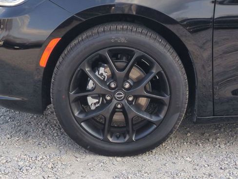 New 2026 Chrysler Pacifica Select w/ S Appearance Package image 10