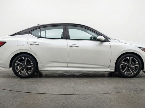 Used 2025 Nissan Sentra SV image 11