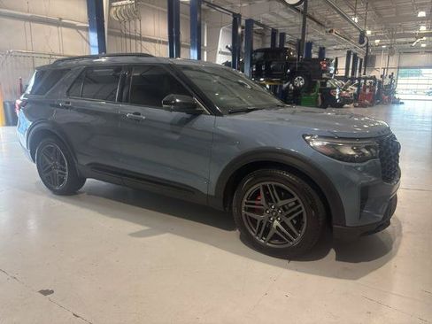 Certified 2025 Ford Explorer ST AWD/4WD image 3