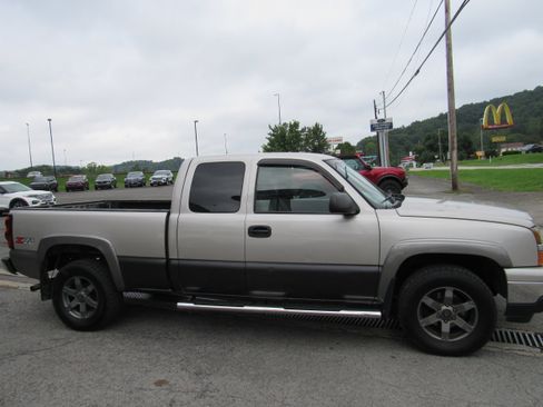 Used 2006 Chevrolet Silverado 1500 LT w/ Light Duty Power Package AWD/4WD image 5