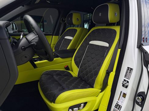 Used 2025 Rolls-Royce Cullinan Black Badge image 22