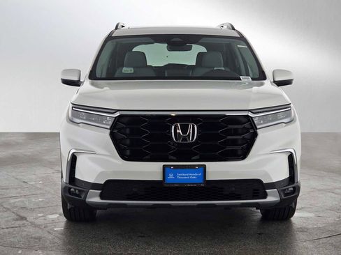 New 2025 Honda Pilot Touring image 8