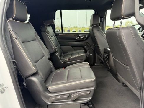 Used 2023 Chevrolet Suburban Premier AWD/4WD image 12