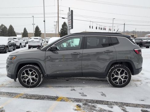 Used 2024 Jeep Compass Limited image 4