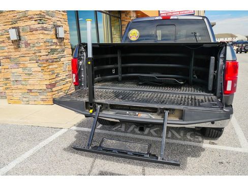 Used 2018 Ford F150 Lariat image 29