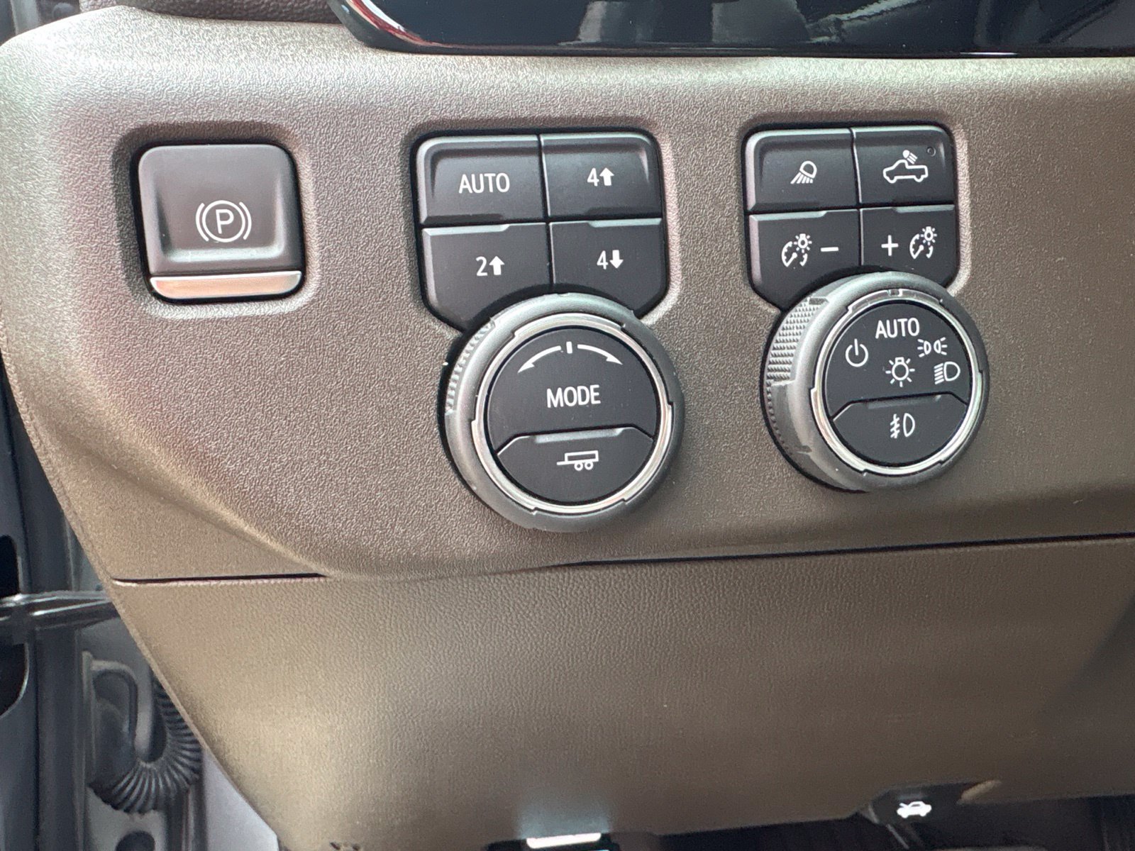 Used 2023 Chevrolet Silverado 1500 LTZ AWD/4WD image 15