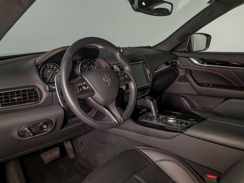 Used 2024 Maserati Levante GT Ultima image 16