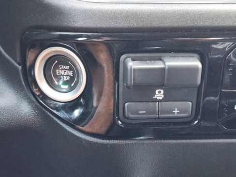 Used 2024 Chevrolet Silverado 2500 LT w/ Convenience Package RWD image 8