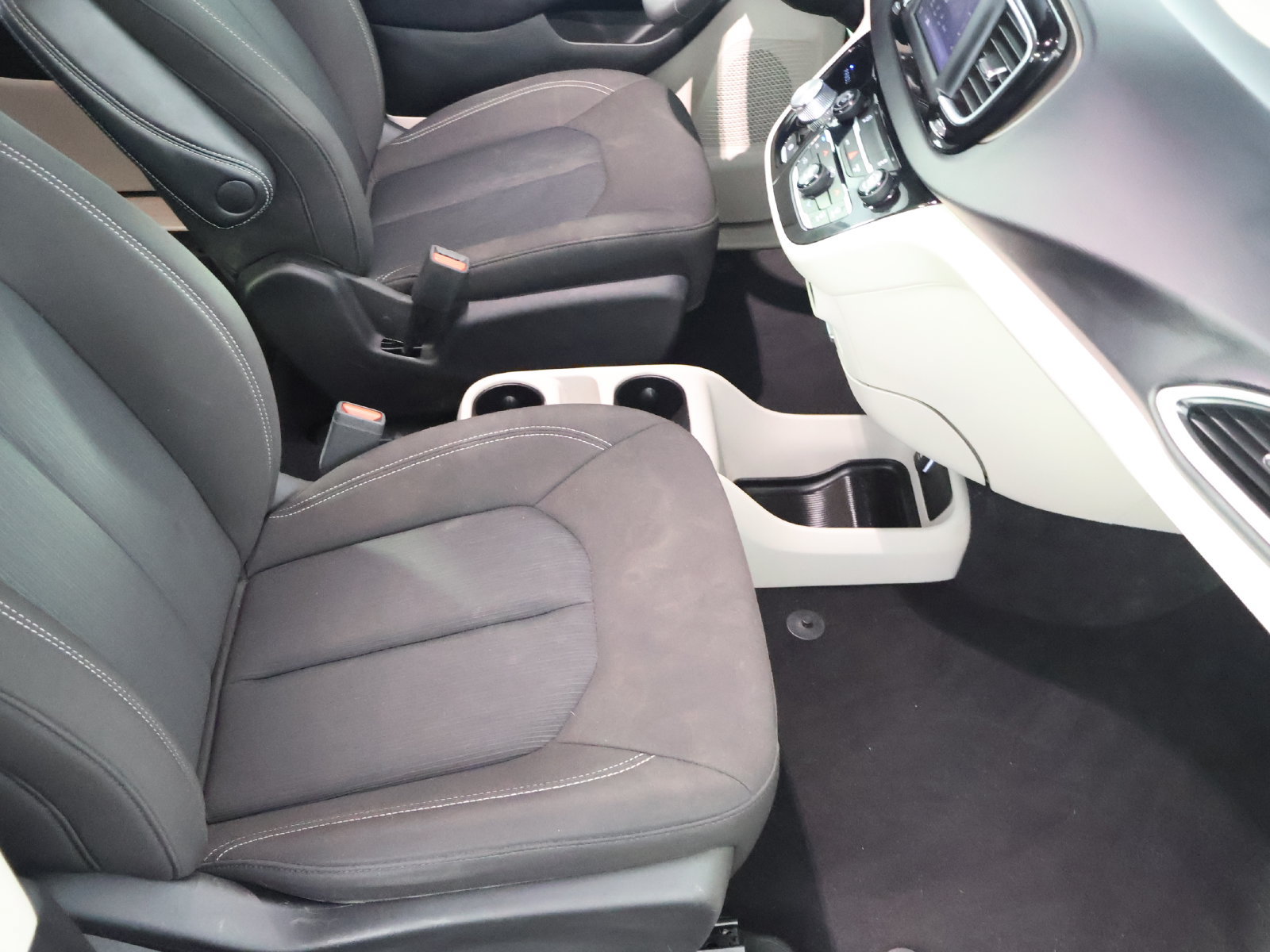 Used 2023 Chrysler Voyager LX FWD image 38