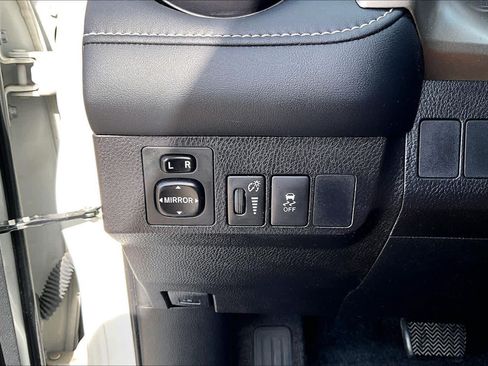 Used 2015 Toyota RAV4 XLE FWD image 34