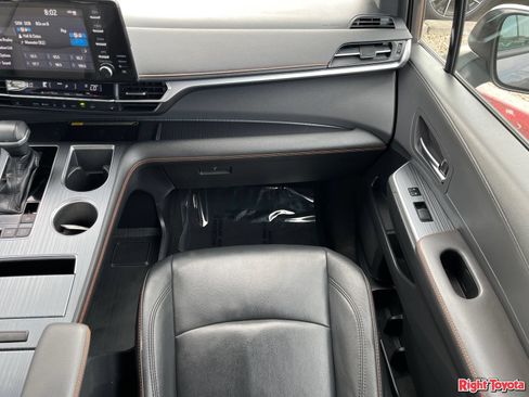 Certified 2022 Toyota Sienna XSE w/ XSE Plus Package FWD image 19