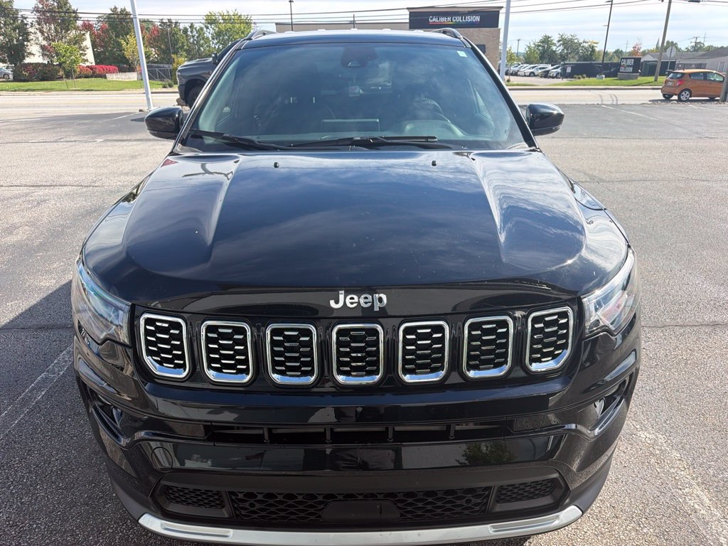 Used 2024 Jeep Compass Limited AWD/4WD image 2