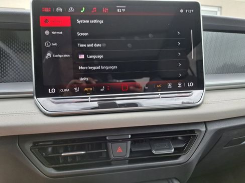 New 2026 Volkswagen Tiguan SE FWD image 9