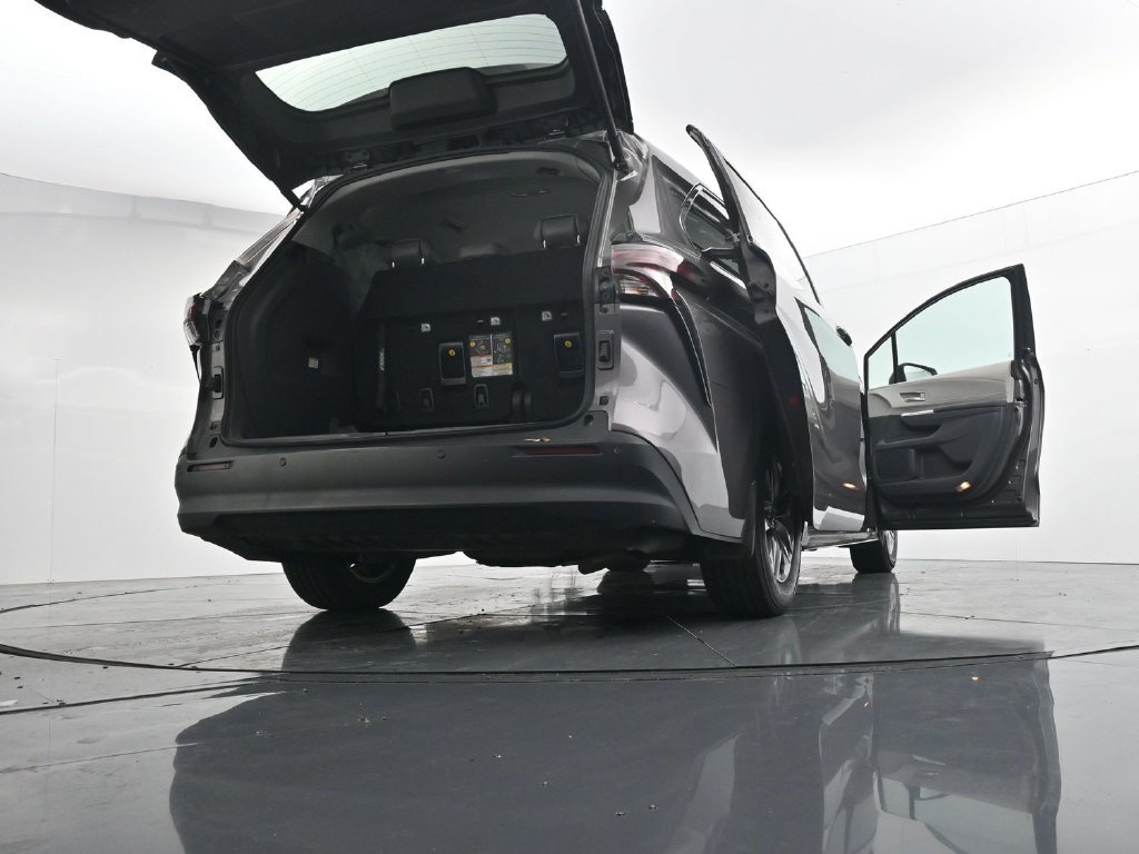 Used 2023 Toyota Sienna XLE w/ XLE Plus Package AWD/4WD image 30