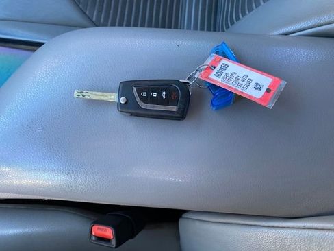 Used 2020 Toyota Camry SE image 23