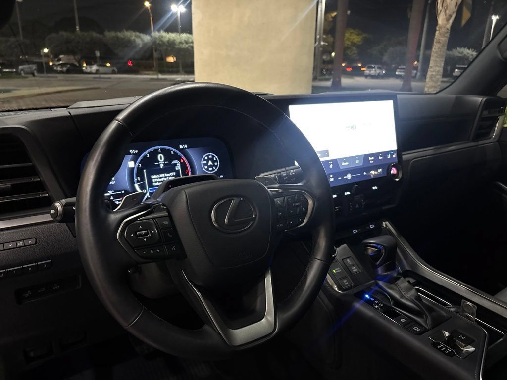 Used 2025 Lexus GX 550 w/ Accessory Package (Z1) AWD/4WD image 8