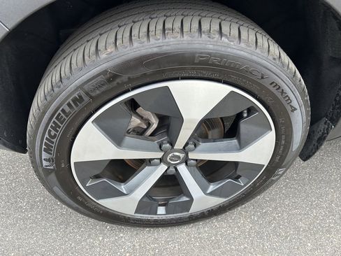 Certified 2025 Volvo XC40 B5 Plus w/ Climate Package image 11