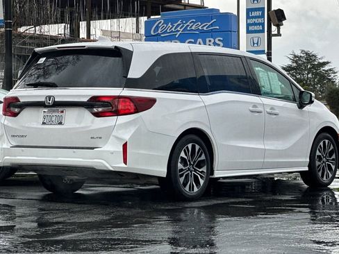 Used 2025 Honda Odyssey Elite image 3