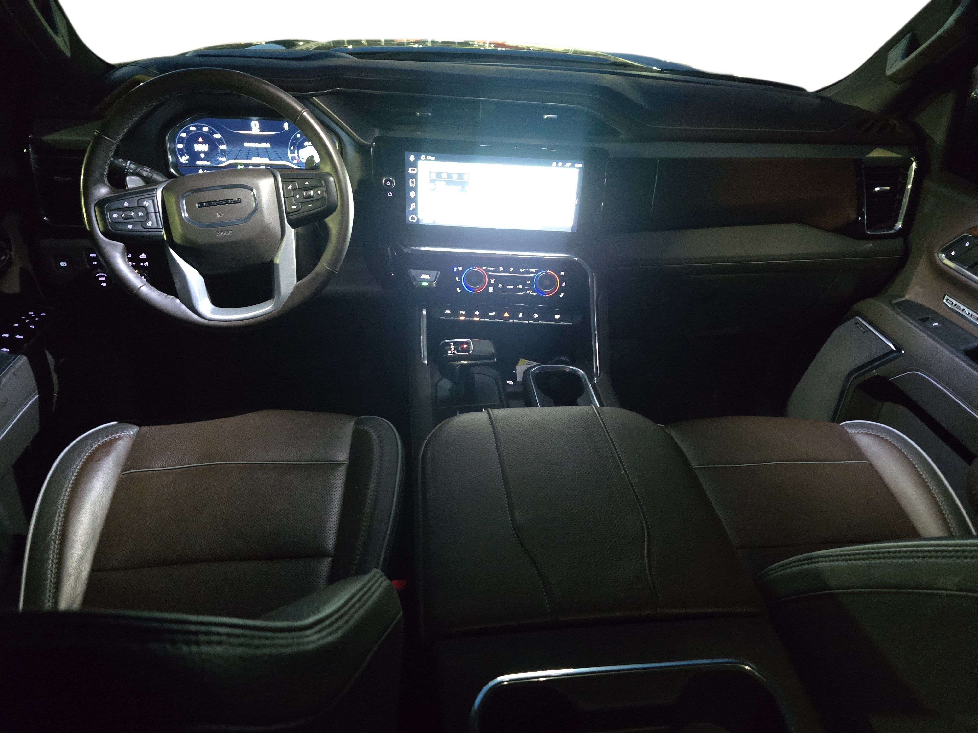 Used 2023 GMC Sierra 1500 Denali w/ Technology Package AWD/4WD image 9