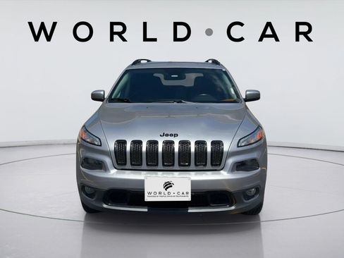 Used 2018 Jeep Cherokee Latitude w/ Altitude Package AWD/4WD image 8