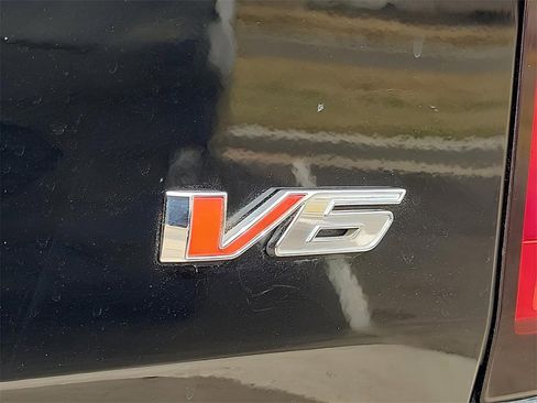 Used 2022 Chevrolet Colorado LT w/ Redline Special Edition image 9