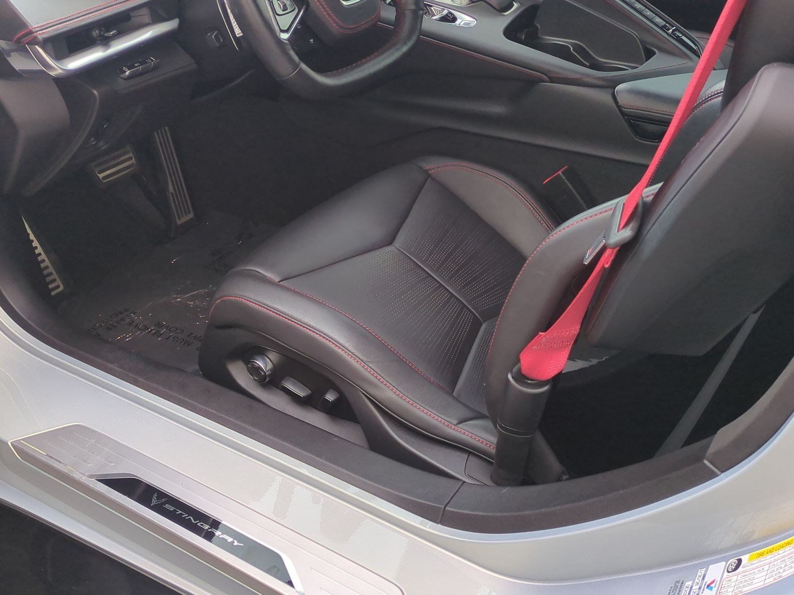 Used 2021 Chevrolet Corvette Stingray Premium Cpe w/ Z51 Performance Package RWD image 17