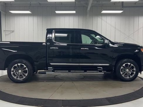Used 2023 Chevrolet Silverado 1500 High Country w/ Technology Package AWD/4WD image 9
