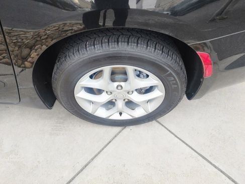 Used 2019 Chrysler Pacifica Touring Plus w/ Tire & Wheel Group image 8