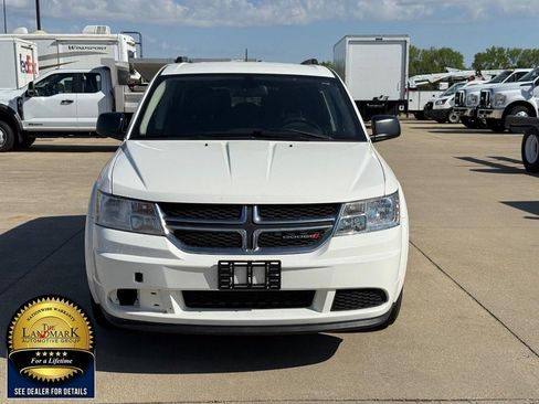 Used 2019 Dodge Journey SE FWD image 2