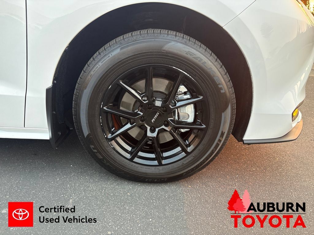 Certified 2025 Toyota Sienna LE AWD/4WD image 12
