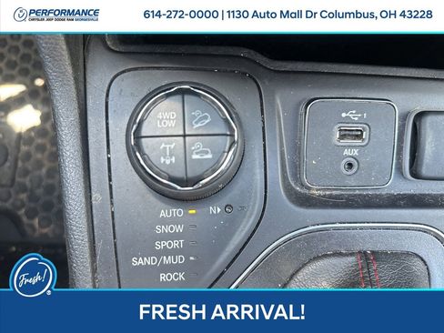 Used 2019 Jeep Cherokee Trailhawk AWD/4WD image 21