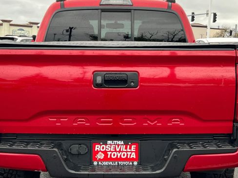 Used 2016 Toyota Tacoma SR5 w/ SR5 Appearance Package (DN) image 15