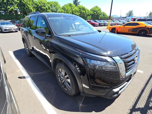 Used 2025 Nissan Pathfinder SV AWD/4WD image 2