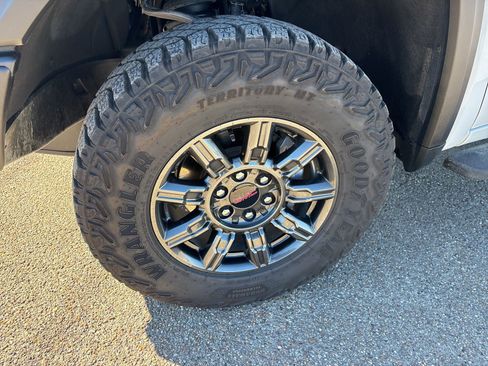Certified 2025 GMC Sierra 1500 AT4X image 23