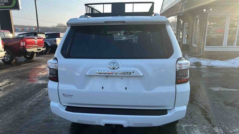 Used 2018 Toyota 4Runner SR5 AWD/4WD image 6