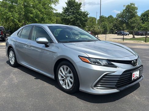 Used 2022 Toyota Camry LE FWD image 9