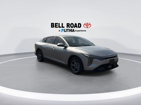 Used 2025 Kia K4 LXS image 2