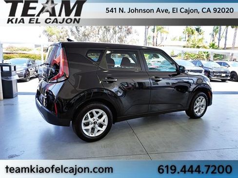 Certified 2023 Kia Soul LX w/ LX Technology Package FWD image 8