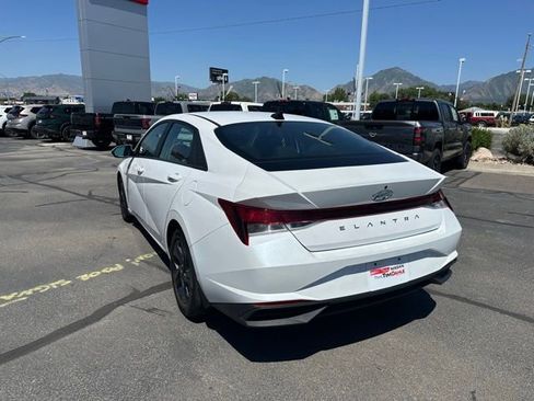 Used 2023 Hyundai Elantra SEL FWD image 9
