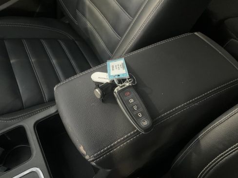 Used 2018 Ford Escape Titanium w/ Ford Safe & Smart Package image 33