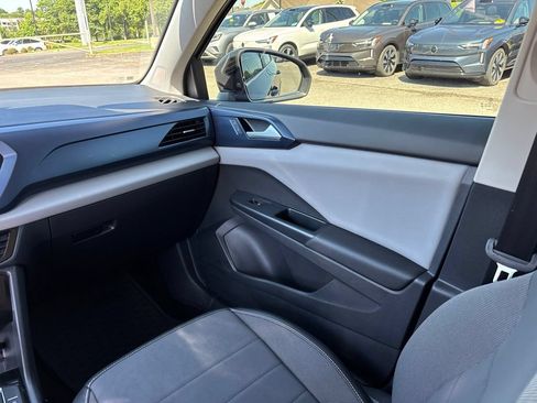 Certified 2023 Volkswagen Taos SE FWD image 28