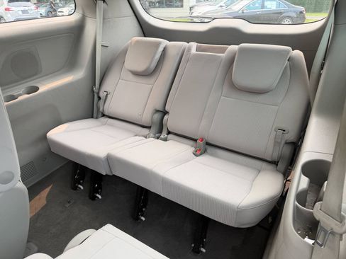 Used 2019 Kia Sedona L FWD image 13